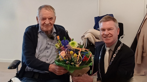 Jan Velthuyse en Hans Lapidaire onderscheiden